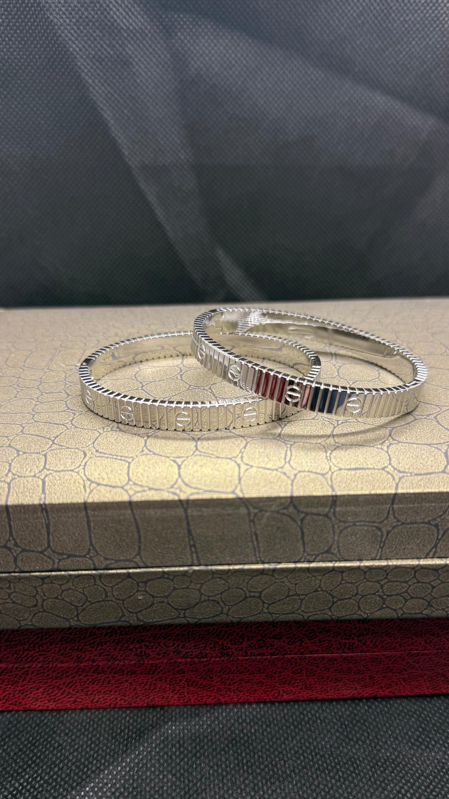 Fashion bangle