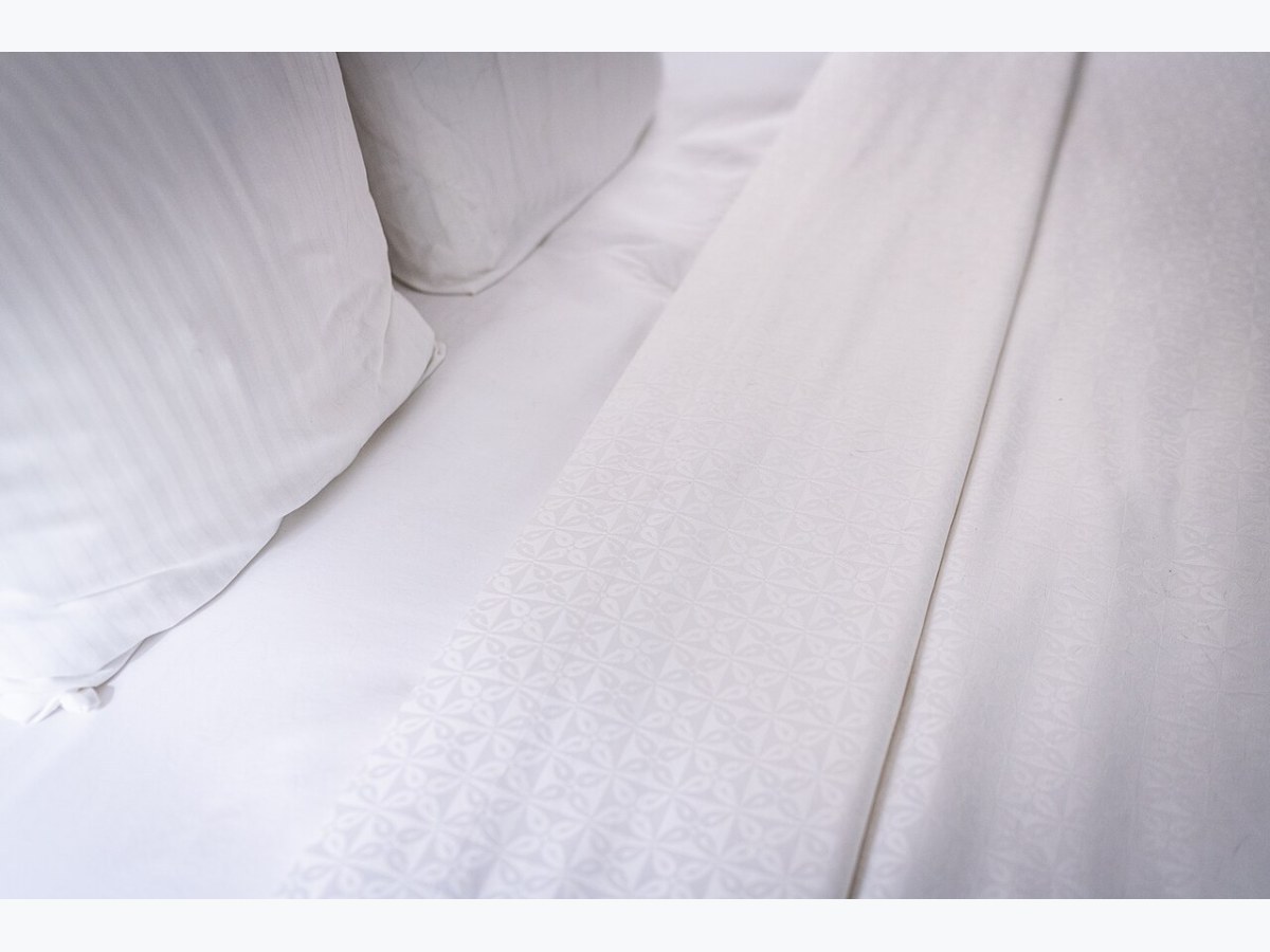 Luxury 6x6 Bedsheet Set With Pillowcases